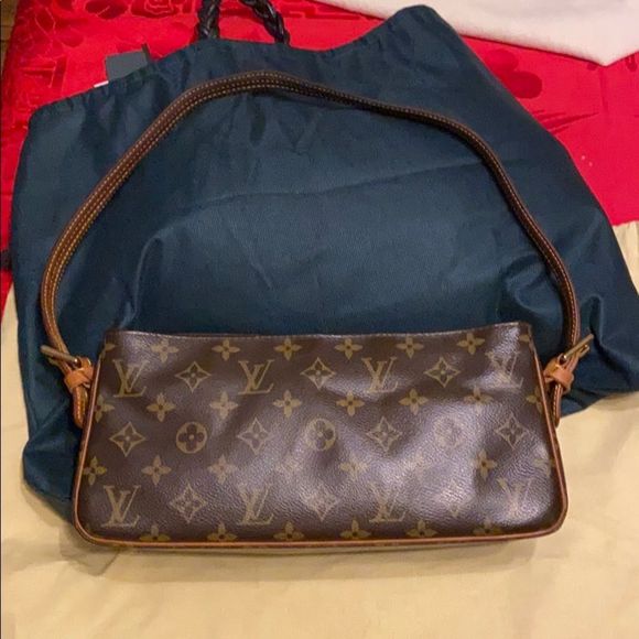 LV small shoulder bag AR0054 May 2004 France - Picture 2 of 8